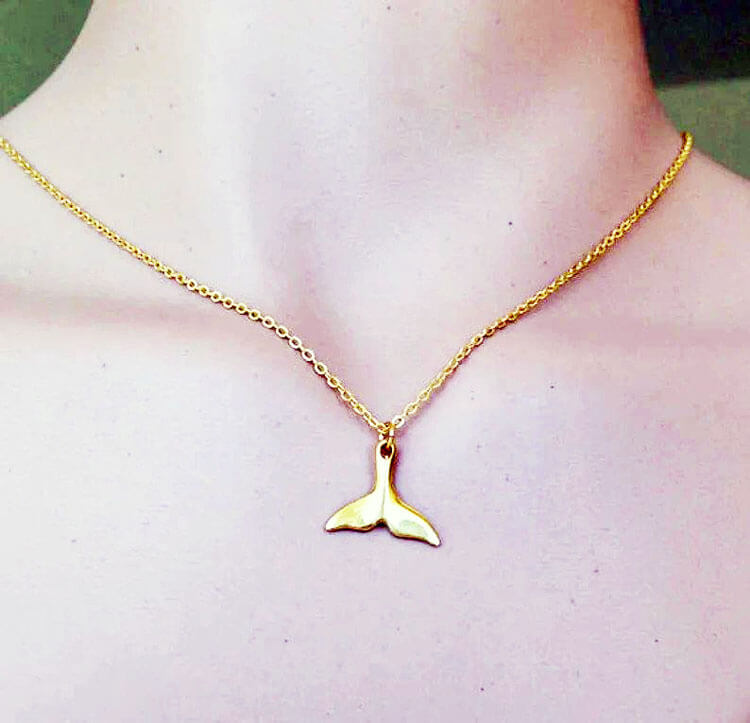 This beautiful gold dolphin pendant displays simple elegance in its design.