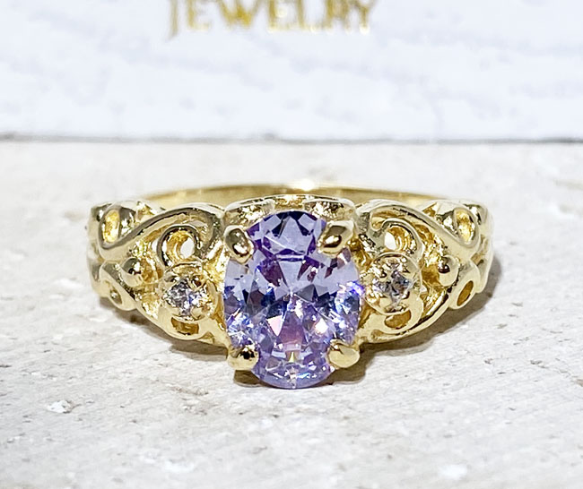 Exquisite, lovely oval cut lavender amethyst ring set with 2 round cut clear quartz.
