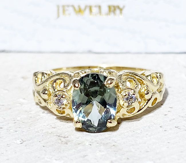 Exquisite, lovely oval cut green tourmaline ring set with 2 round cut clear quartz.