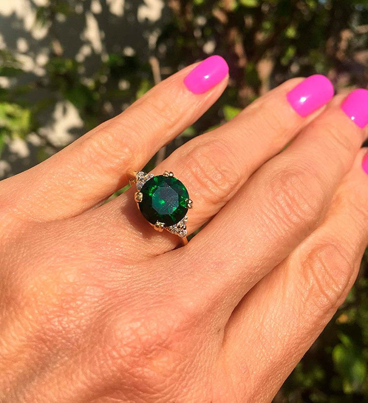 An absolute stunner, classic engagement ring with an emerald gemstone of your choice as it’s centre stone and with round cut clear quartz on the band to further accentuate it.